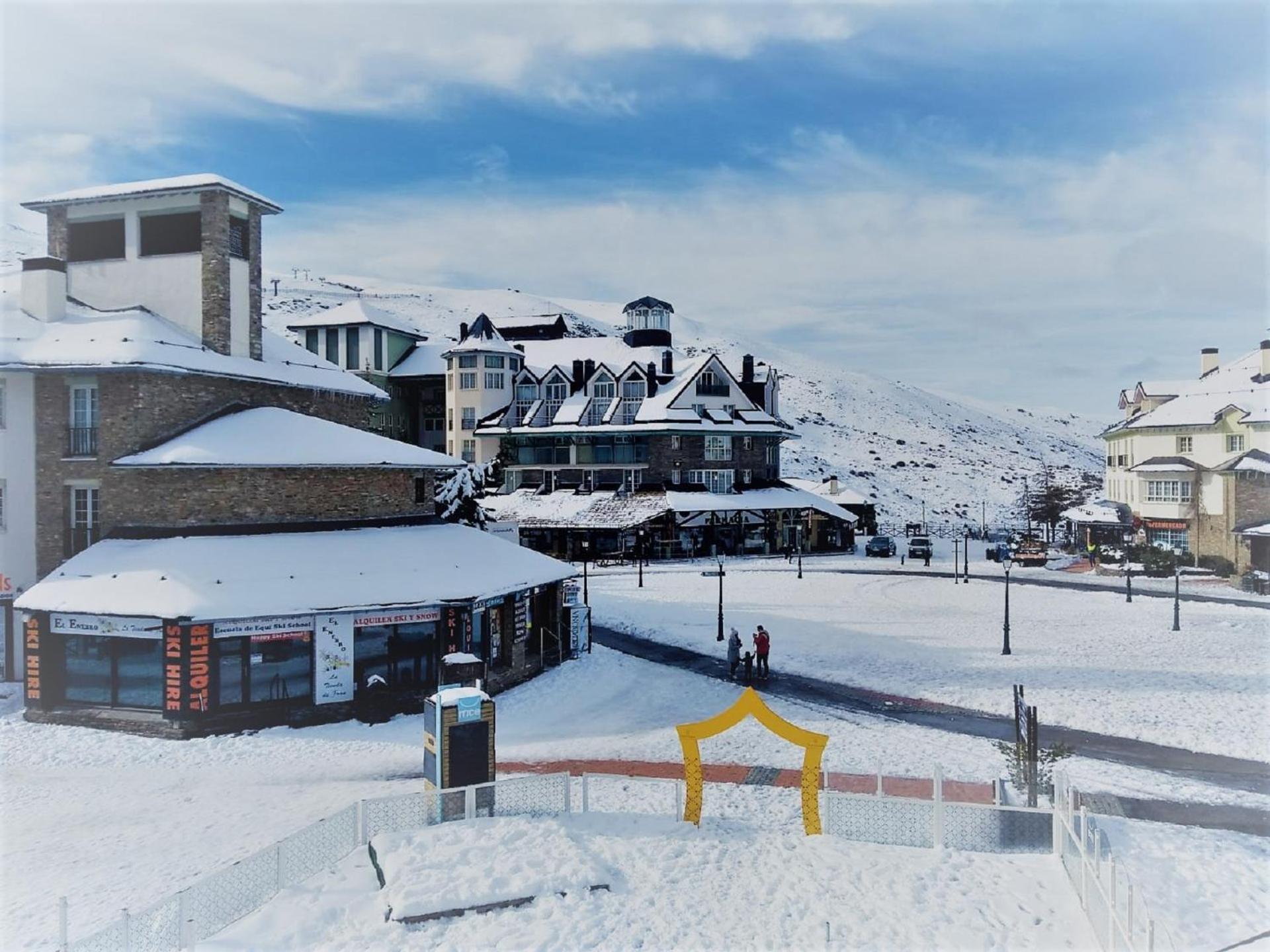Ski Plaza Sierra Nevada & Zona Baja מראה חיצוני תמונה
